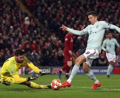  霍夫曼远射建功助门兴德甲客场全身而退